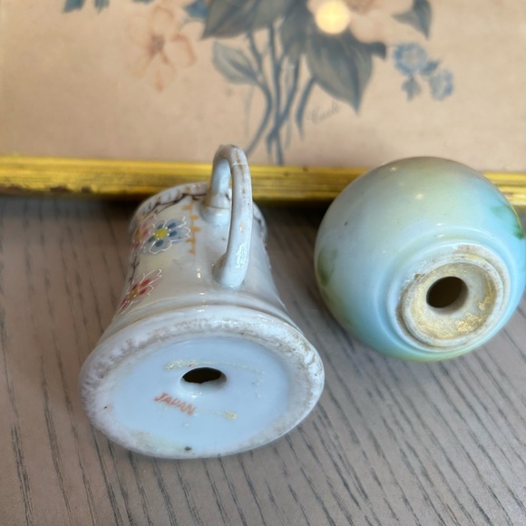 VINTAGE Salt and Pepper Sets plus Two Singles (6 pieces) - Picture 15 of 16